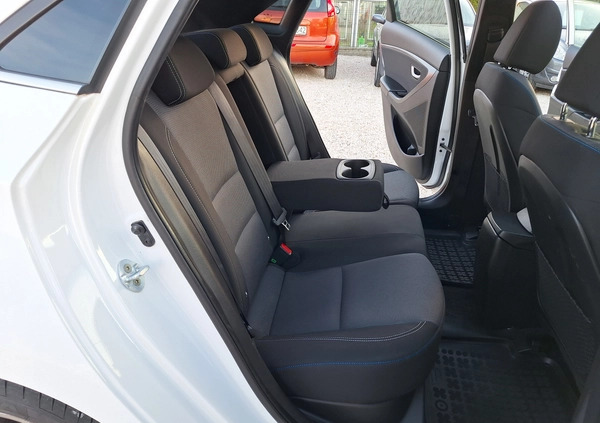 Hyundai I30 cena 39999 przebieg: 189300, rok produkcji 2016 z Nasielsk małe 667